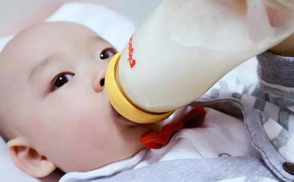 对于宝宝吃奶粉有7大禁忌，这些你都知道吗？