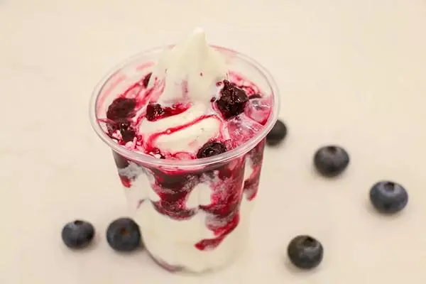 蜜雪冰城蓝莓圣代