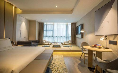 德州长白东港亚朵加盟酒店