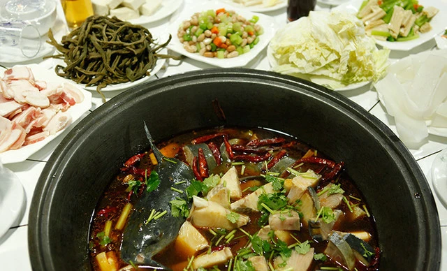 黑龙江老家味儿铁锅炖鱼饭馆加盟